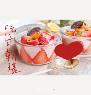 草莓奶酪布丁杯