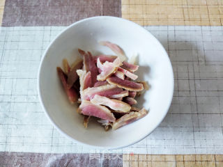 蒜条炒腊肉的做法步骤：5