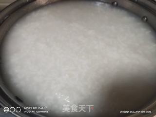 香肠胡萝卜粥的做法步骤：2