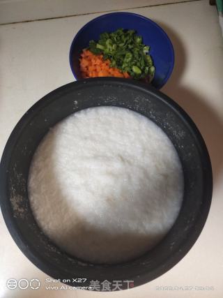 香肠胡萝卜粥的做法步骤：1
