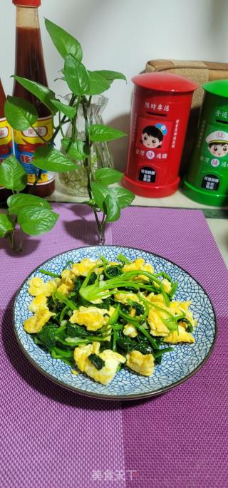 菠菜炒鸡蛋的做法