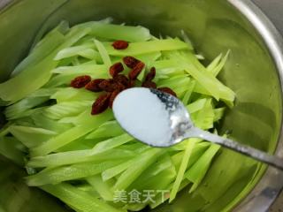 炝拌莴笋丝的做法步骤：6