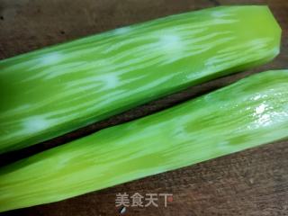 炝拌莴笋丝的做法步骤：1