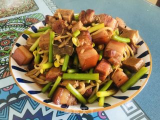 家常红烧肉烩菜的做法