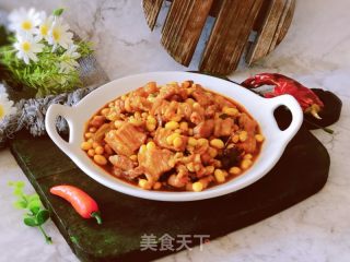 五花肉焖黄豆的做法