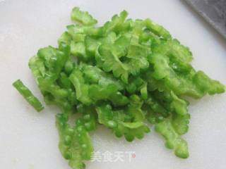彩椒炒苦瓜的做法步骤：4