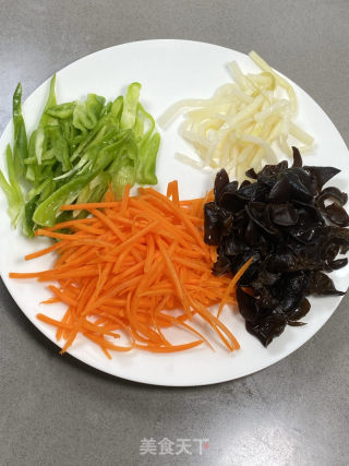 鱼香肉丝的做法步骤：3