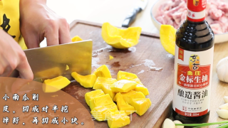 蒜蓉蒸排骨的做法步骤：1