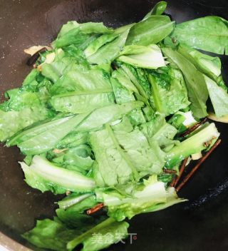 家常辣炝油麦菜的做法步骤：4