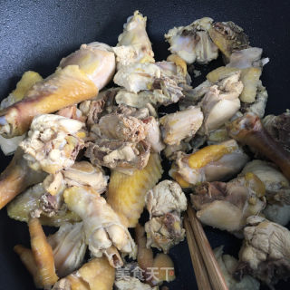 红烧草鸡的做法步骤：1
