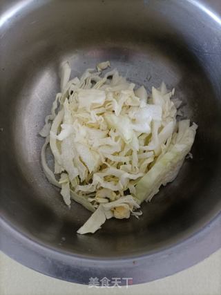 卷心菜素馅水饺的做法步骤：1