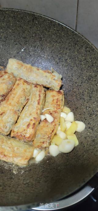 豆瓣酱烧带鱼的做法步骤：8