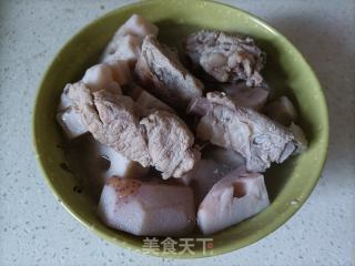 莲藕排骨汤的做法