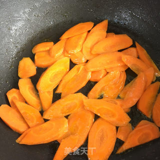 胡萝卜炒土豆片的做法步骤：3