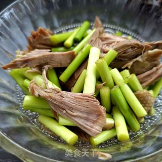 蒜苔拌鸽胸肉的做法步骤：8