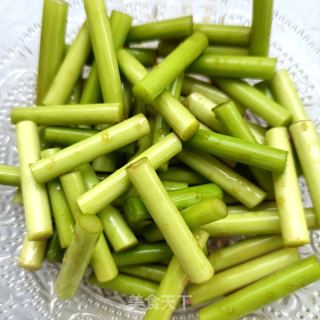 蒜苔拌鸽胸肉的做法步骤：5