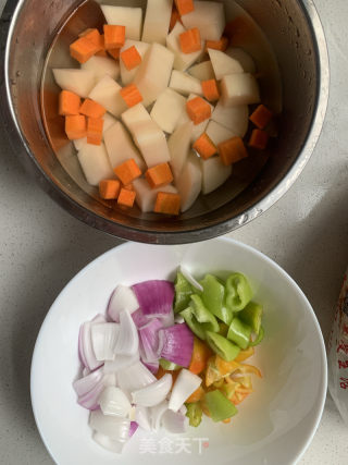 咖喱土豆鸡的做法步骤：3