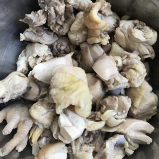 香辣时蔬鸡腿堡的做法步骤：4