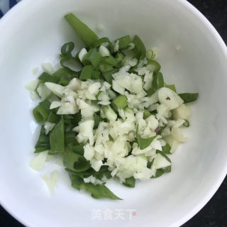 包菜青椒炒粉条的做法步骤：2