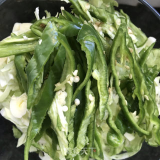 包菜青椒炒粉条的做法步骤：1