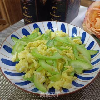 西葫芦炒鸡蛋的做法