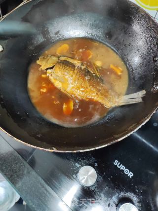 红烧鲫鱼的做法步骤：4