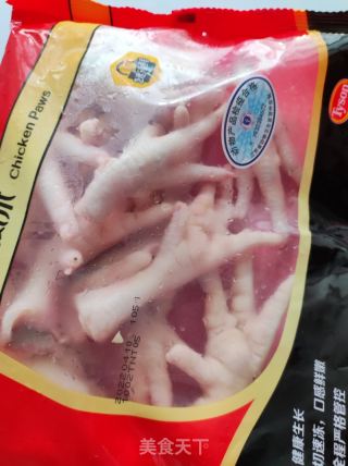 蒜香鸡爪的做法步骤：1