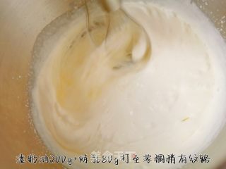 草莓冰淇淋的做法步骤：2