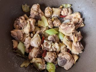 糯玉米土豆炖鸡腿的做法步骤：8