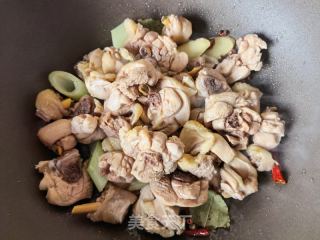 糯玉米土豆炖鸡腿的做法步骤：7