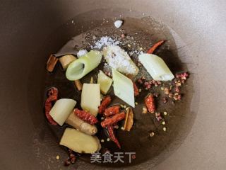 糯玉米土豆炖鸡腿的做法步骤：5