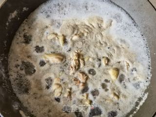 糯玉米土豆炖鸡腿的做法步骤：3