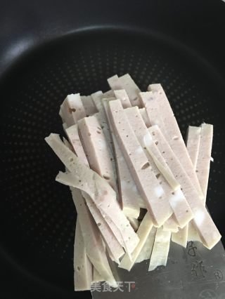 肉条炒蒜苔的做法步骤：3