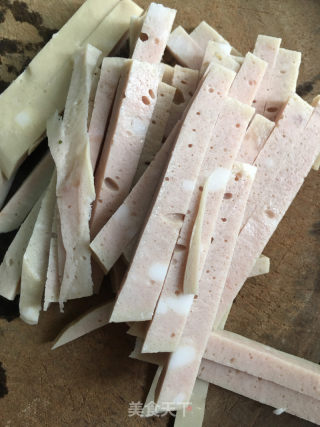 肉条炒蒜苔的做法步骤：1