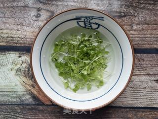 鸡毛菜鸡蛋煎饼的做法步骤：2