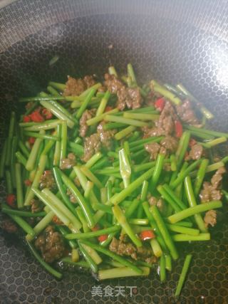 蒜苔炒牛肉的做法步骤：6