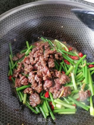 蒜苔炒牛肉的做法步骤：5