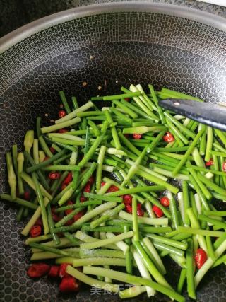 蒜苔炒牛肉的做法步骤：4