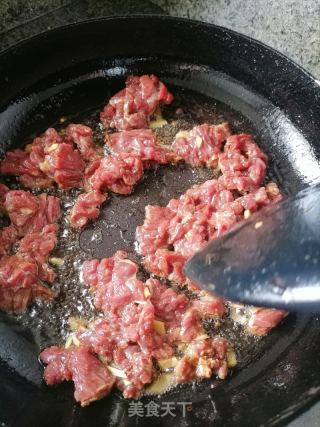 蒜苔炒牛肉的做法步骤：3