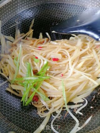 酸辣土豆丝的做法步骤：3