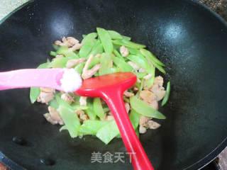 鸡腿肉炒莴笋的做法步骤：10