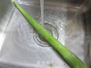 鸡腿肉炒莴笋的做法步骤：2