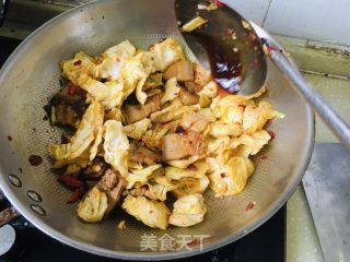 莲花白回锅肉的做法步骤：11