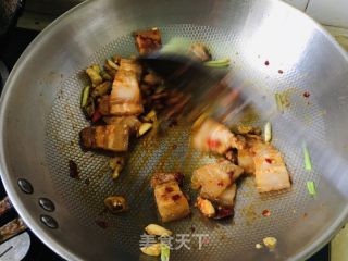莲花白回锅肉的做法步骤：7