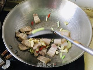 莲花白回锅肉的做法步骤：6