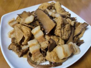烟笋豆泡焖五花肉的做法