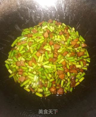 腊肉炒蒜毫的做法