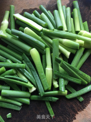 黄瓜蒜苔炒肉末的做法步骤：2