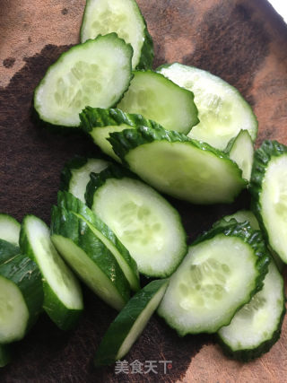 黄瓜蒜苔炒肉末的做法步骤：1