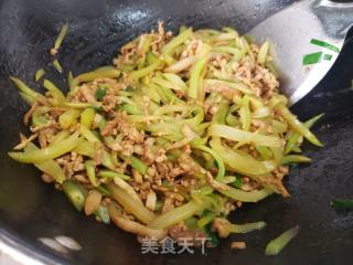 莴笋炒肉丝的做法步骤：6